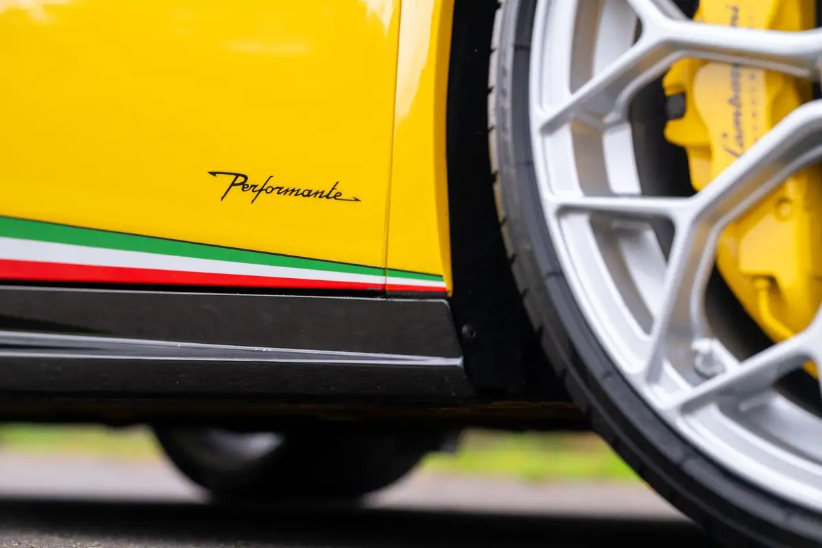 2018-lamborghini-huracan-52-performante-coupe-big-17