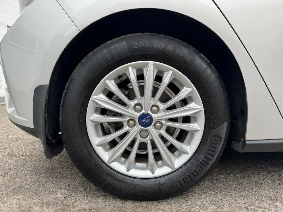 2019-ford-focus-10t-titanium-hatchback-big-12