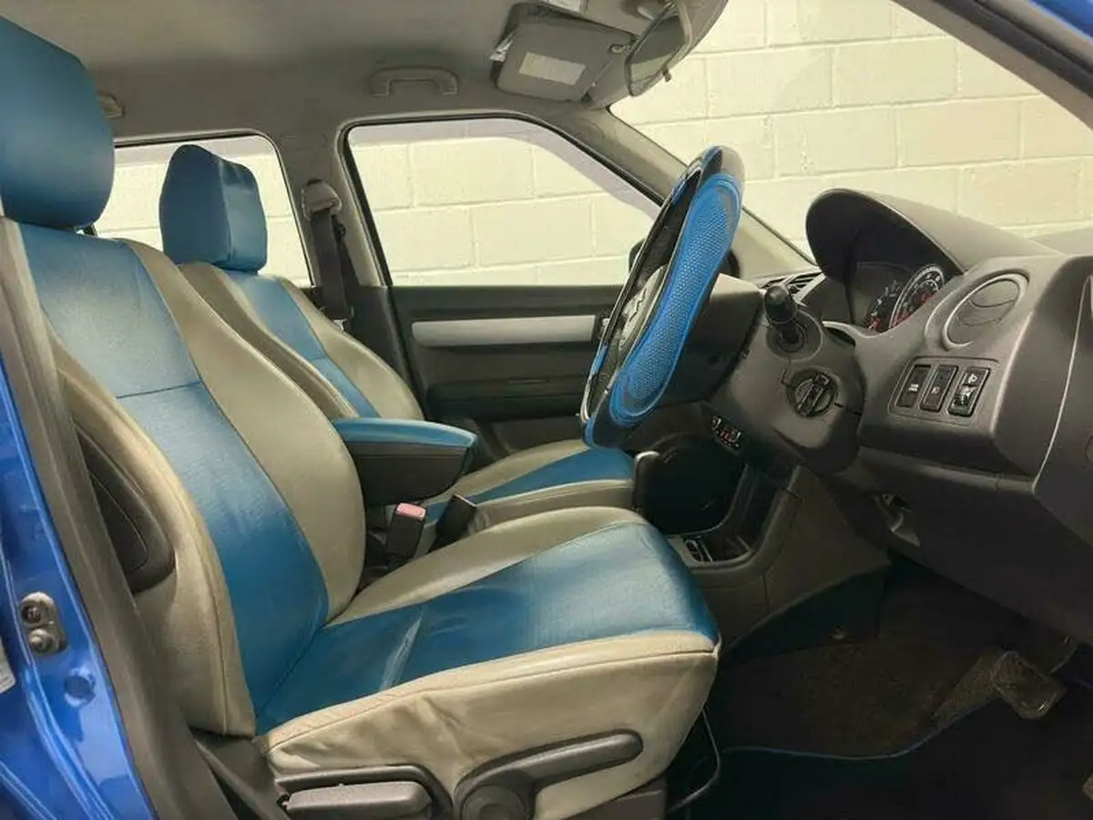 2010-suzuki-swift-15-sz4-big-43