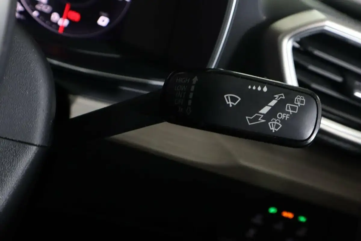 2021-seat-leon-14-e-hybrid-xcellence-hatchback-big-18