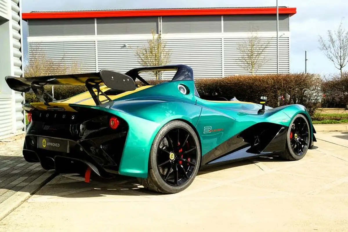 2017-lotus-3-eleven-35-road-big-9