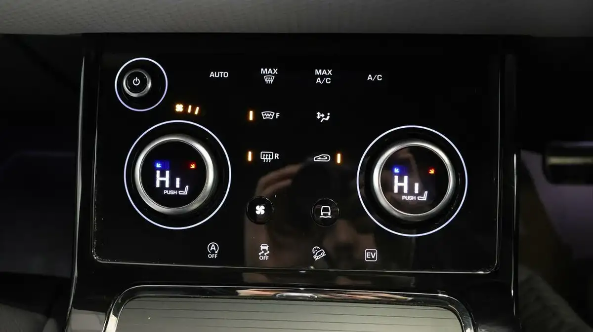 2022-land-rover-range-rover-evoque-15-p300e-r-dynamic-s-big-11