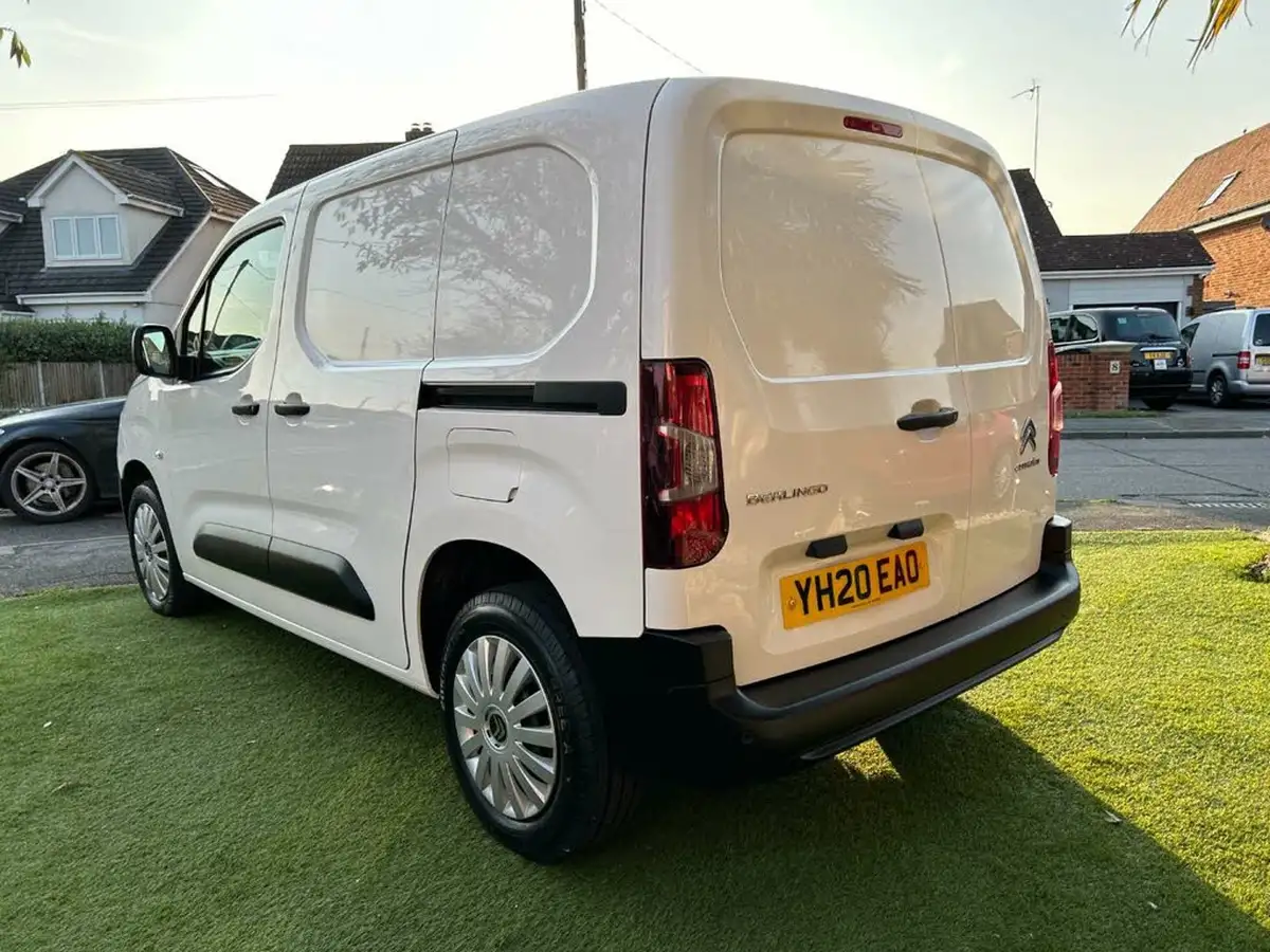 2020-citroen-berlingo-15bluehdi-1000-enterprise-100pseu6dt-e-panel-big-14
