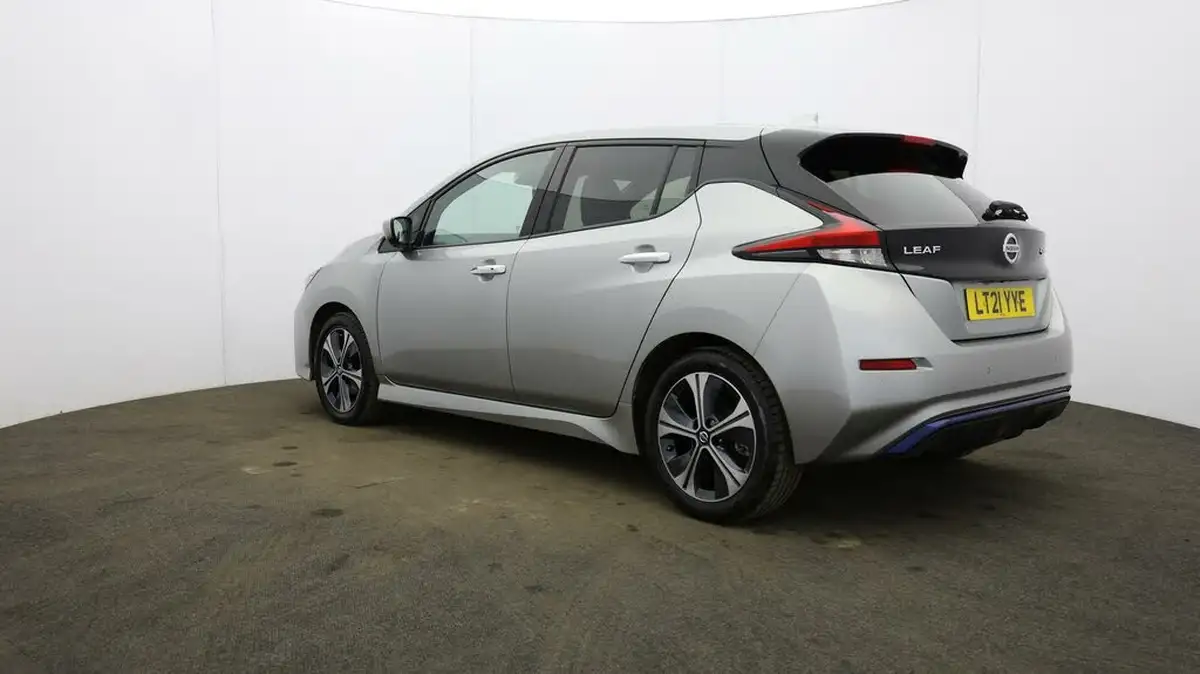 2021-nissan-leaf-e-tekna-big-63