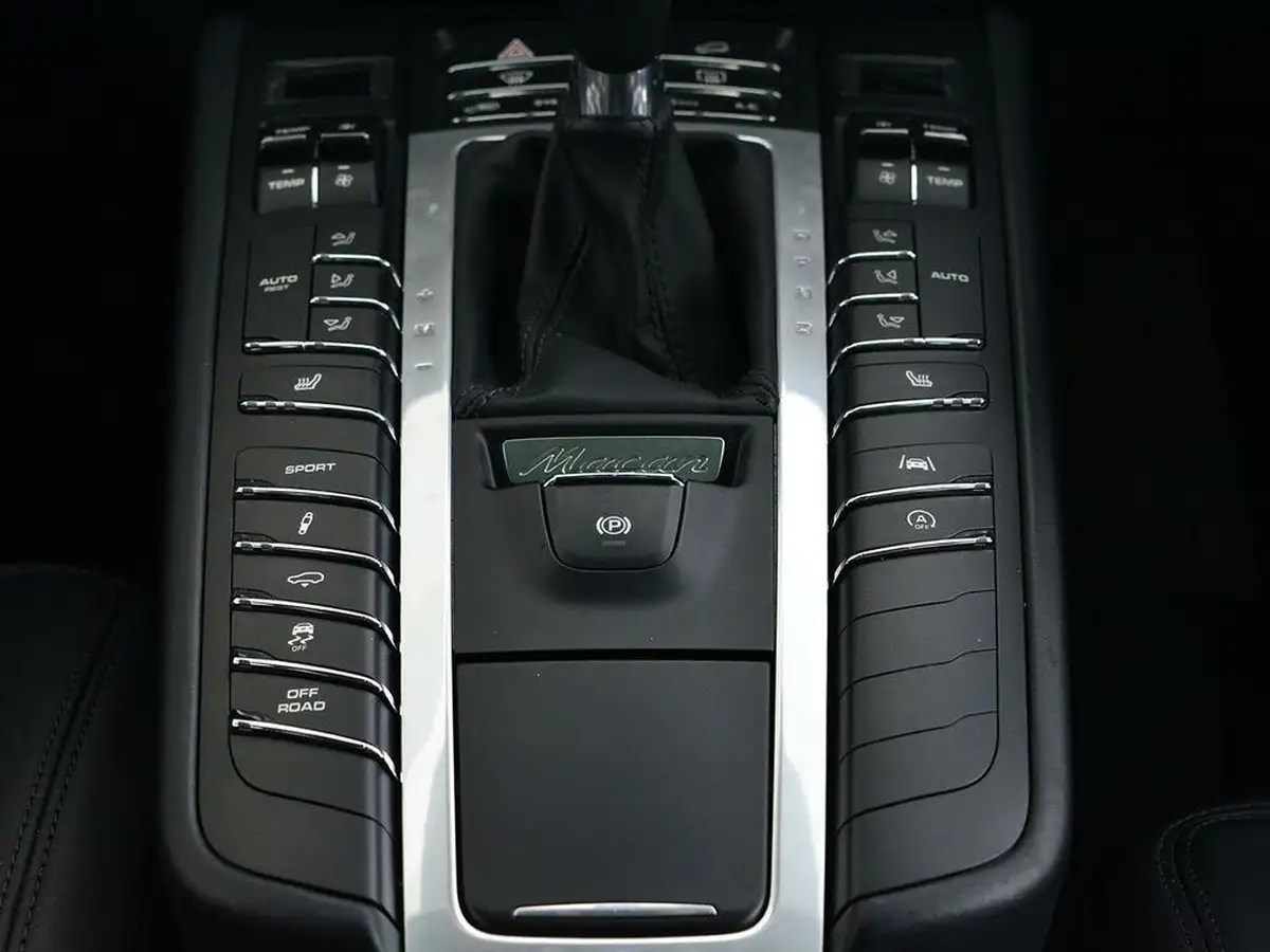 2020-porsche-macan-30-s-big-18