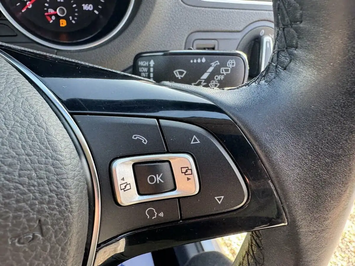 2014-volkswagen-polo-10-se-60ps-3d-big-23