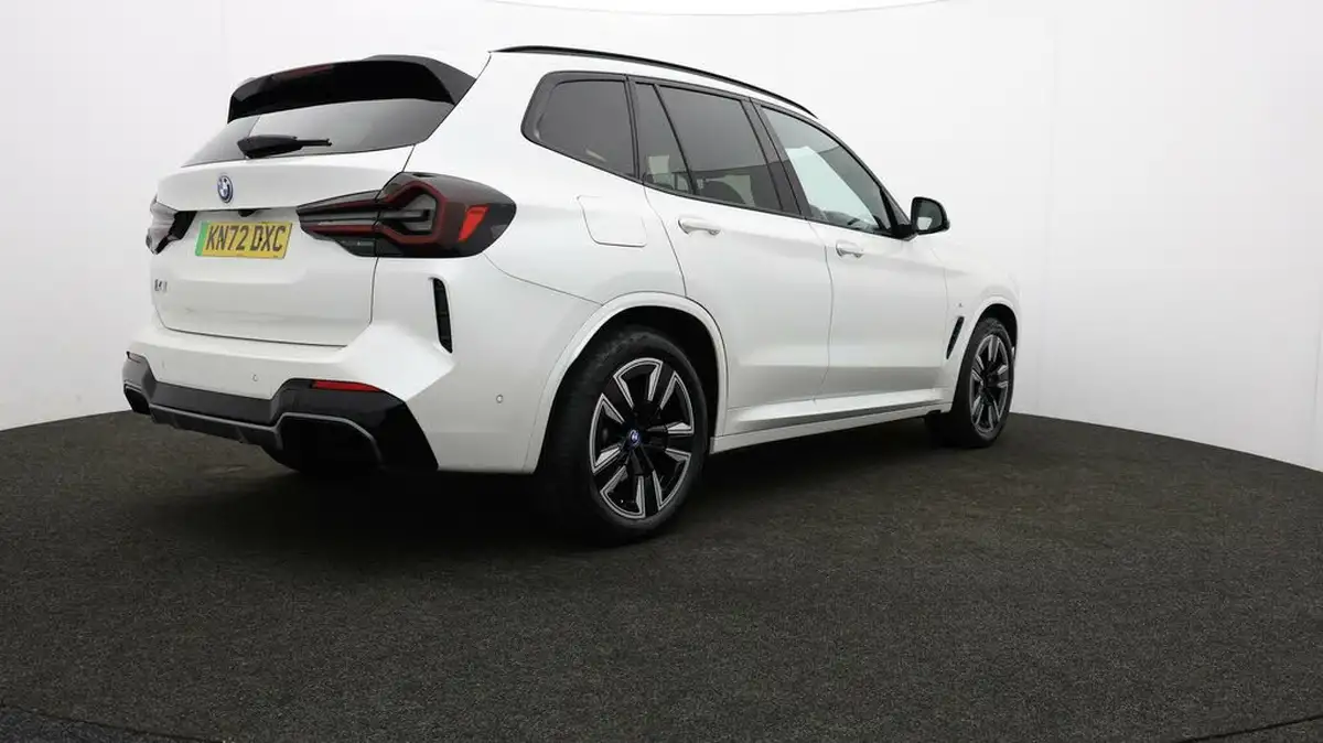 2022-bmw-ix3-e-m-sport-big-77