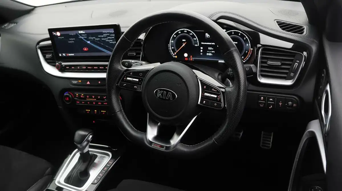 2021-kia-pro-ceed-15-t-gdi-gt-line-s-big-8