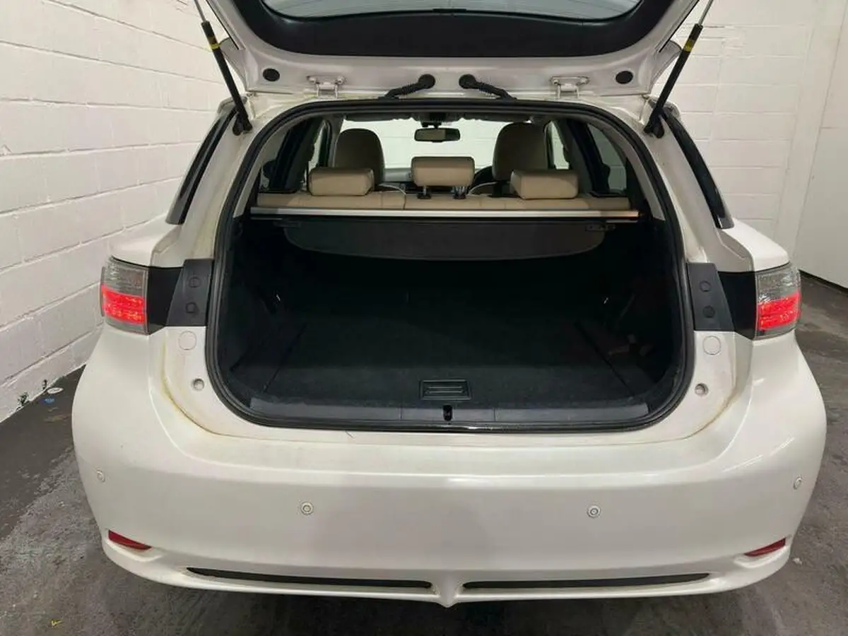 2011-lexus-ct-200h-18-se-l-premier-big-47