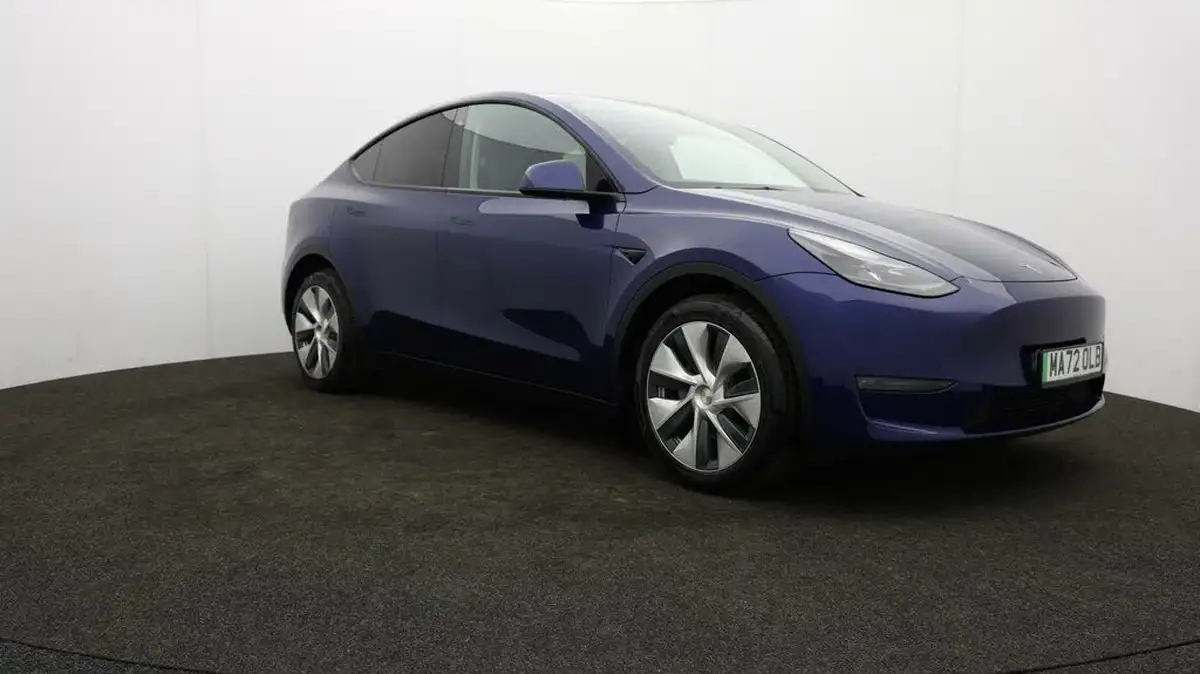 2022-tesla-model-y-e-long-range-big-43