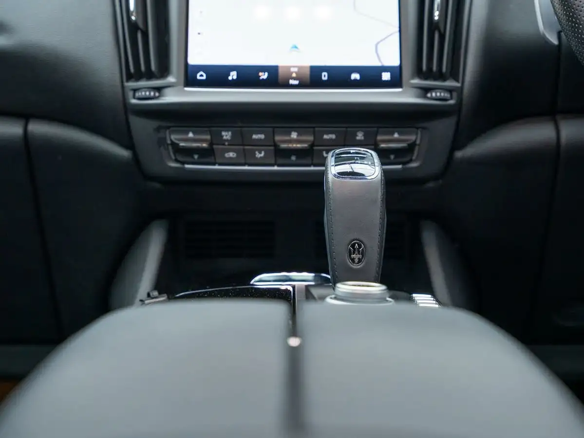 2022-maserati-levante-30-modena-350ps-big-43
