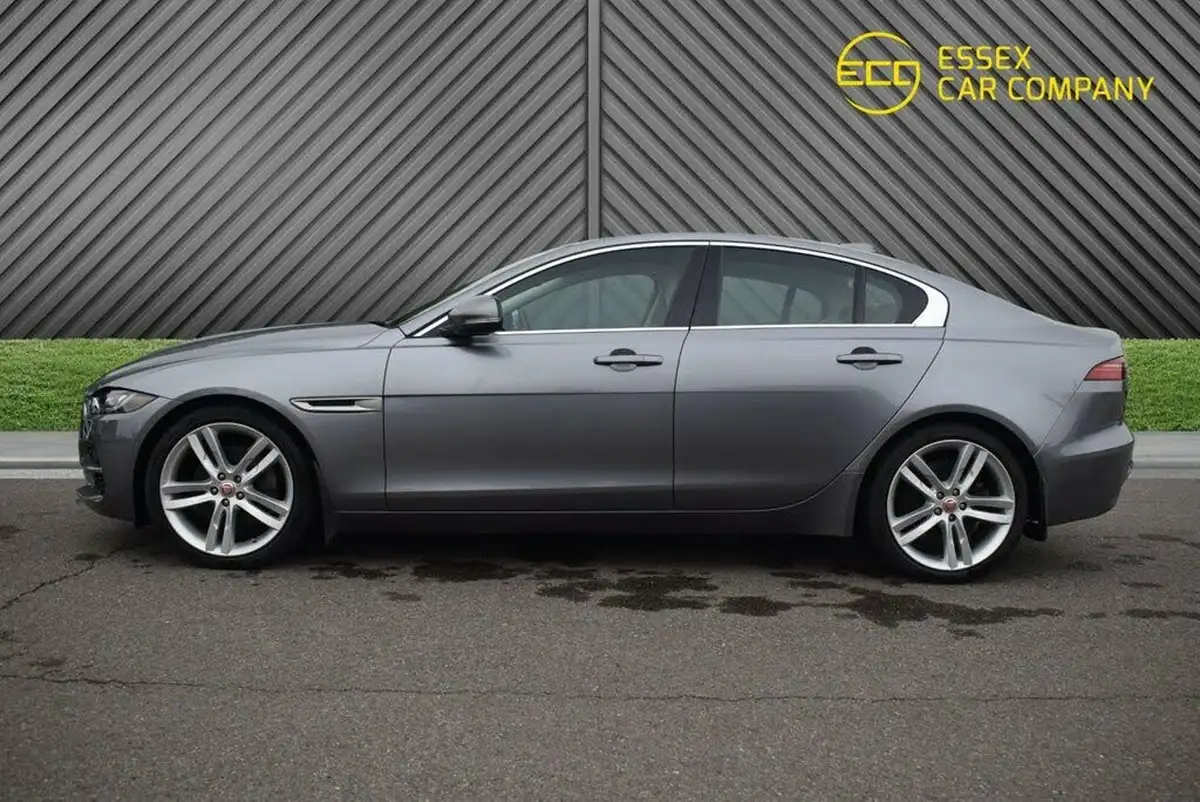 2019-jaguar-xe-20i-se-250ps-big-7