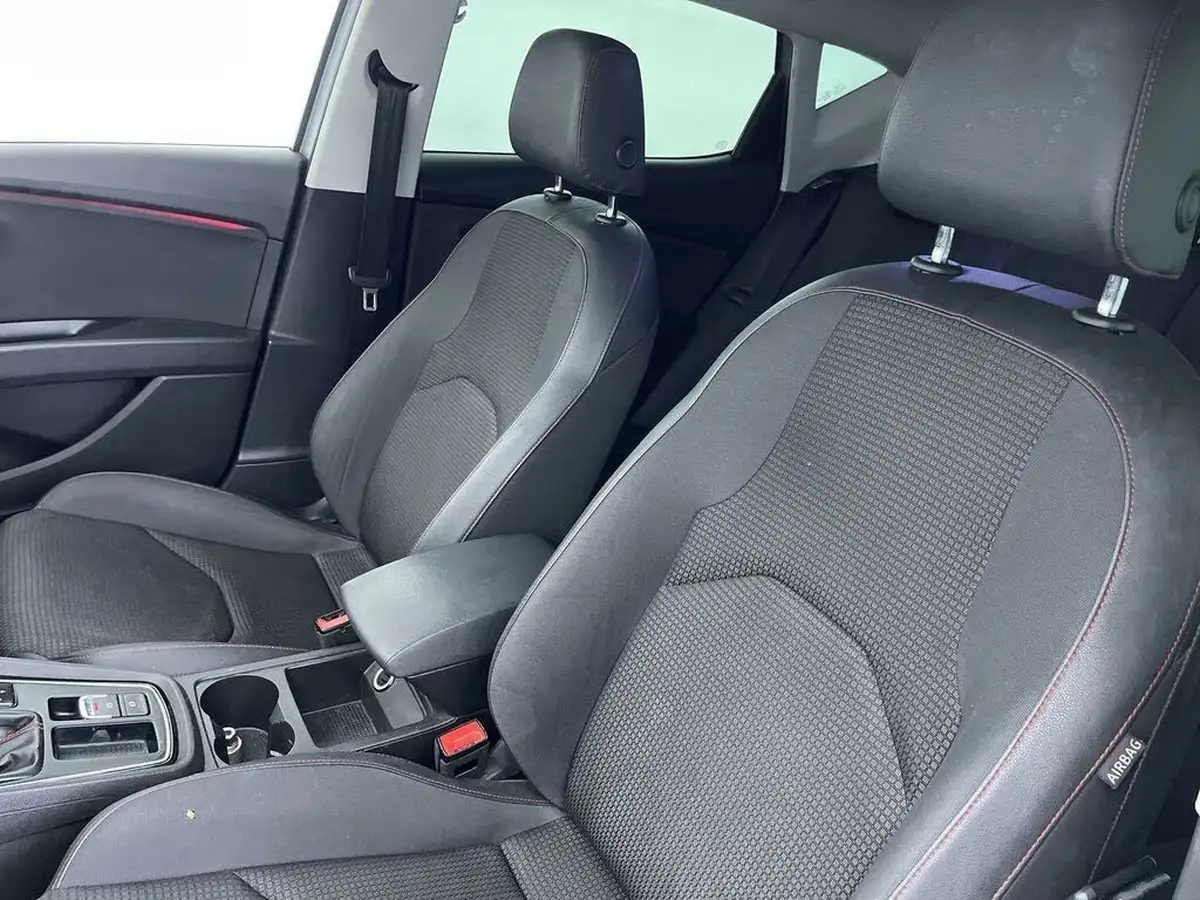 2019-seat-leon-20-tsi-fr-hatchback-big-29