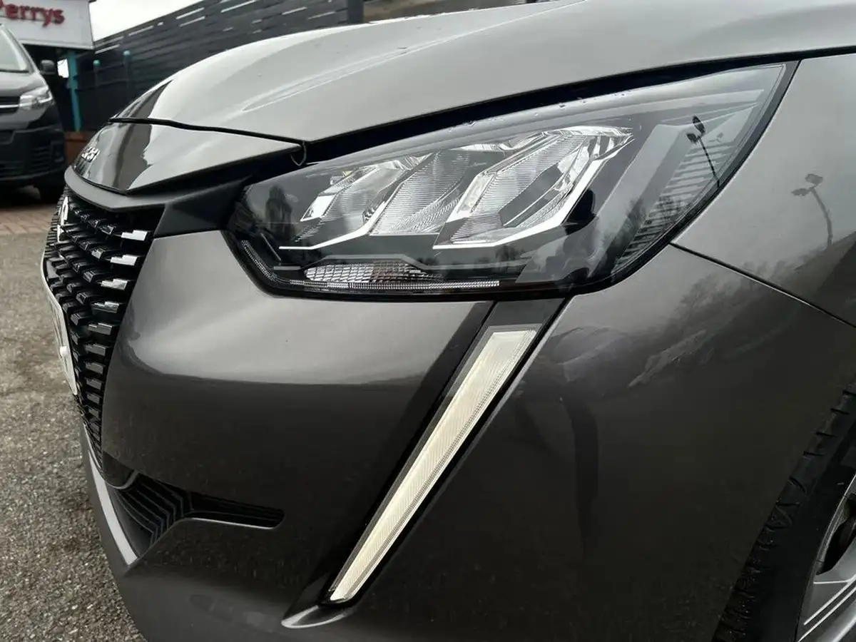 2022-peugeot-208-12-puretech-active-premium-100bhp-eat8-big-14