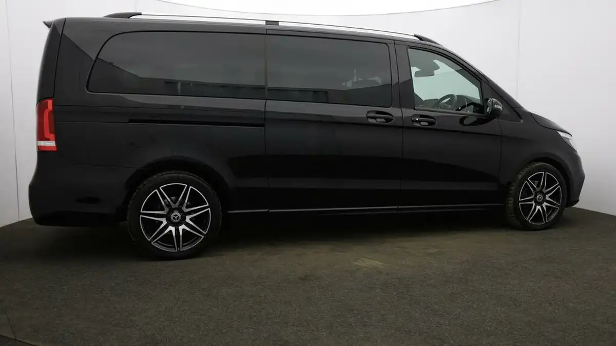 2020-mercedes-benz-v-class-20d-v300d-amg-line-extra-long-big-58