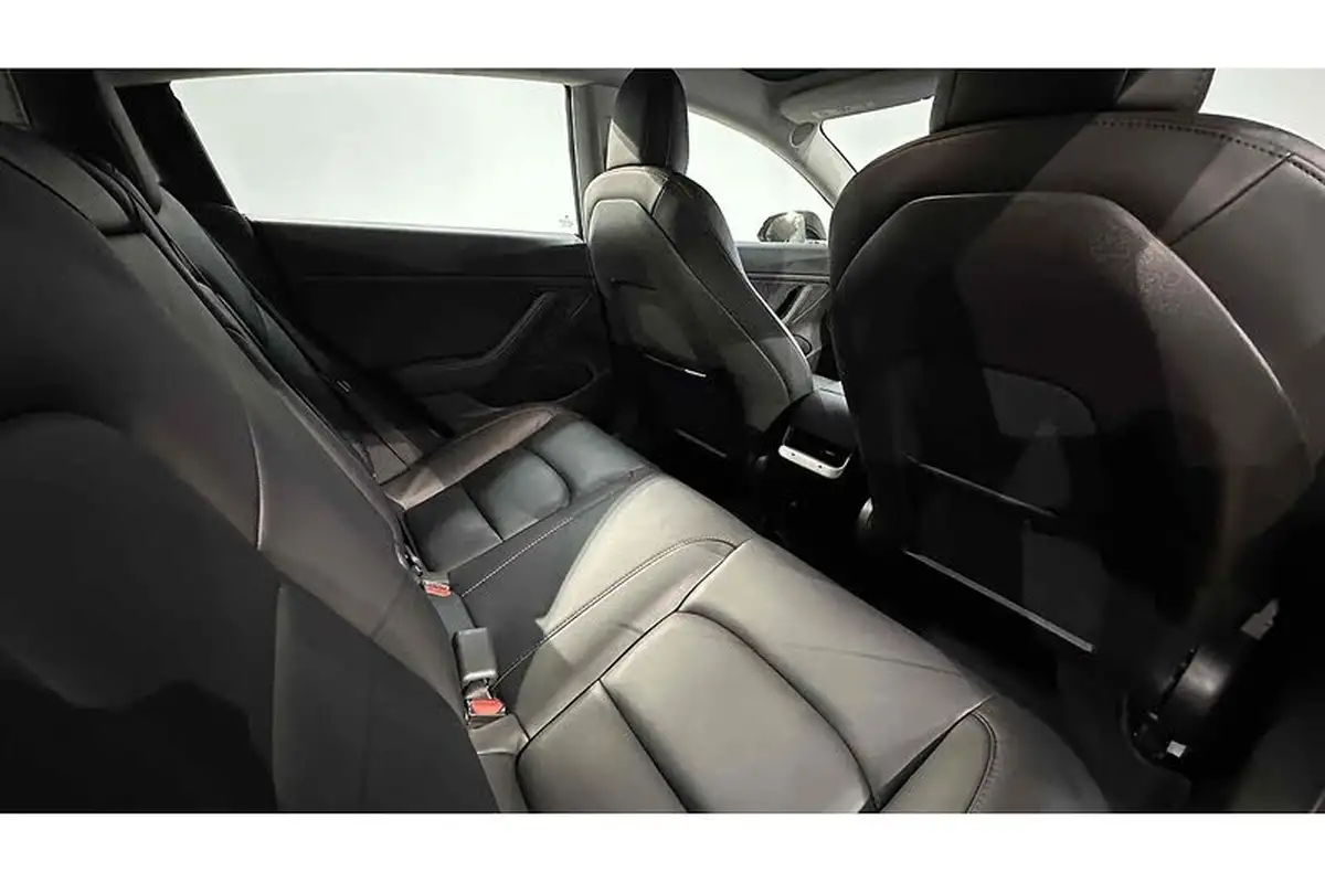 2020-tesla-model-3-e-long-range-big-28