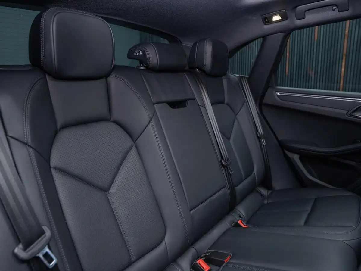 2022-porsche-macan-20-big-38