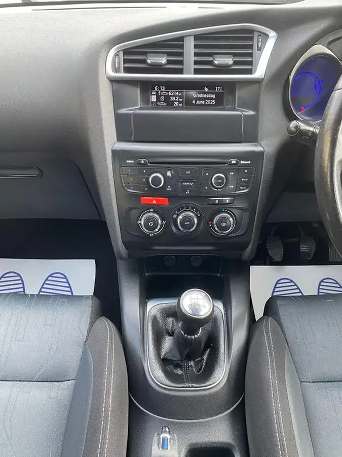 2013-citroen-c4-16-vtr-big-14