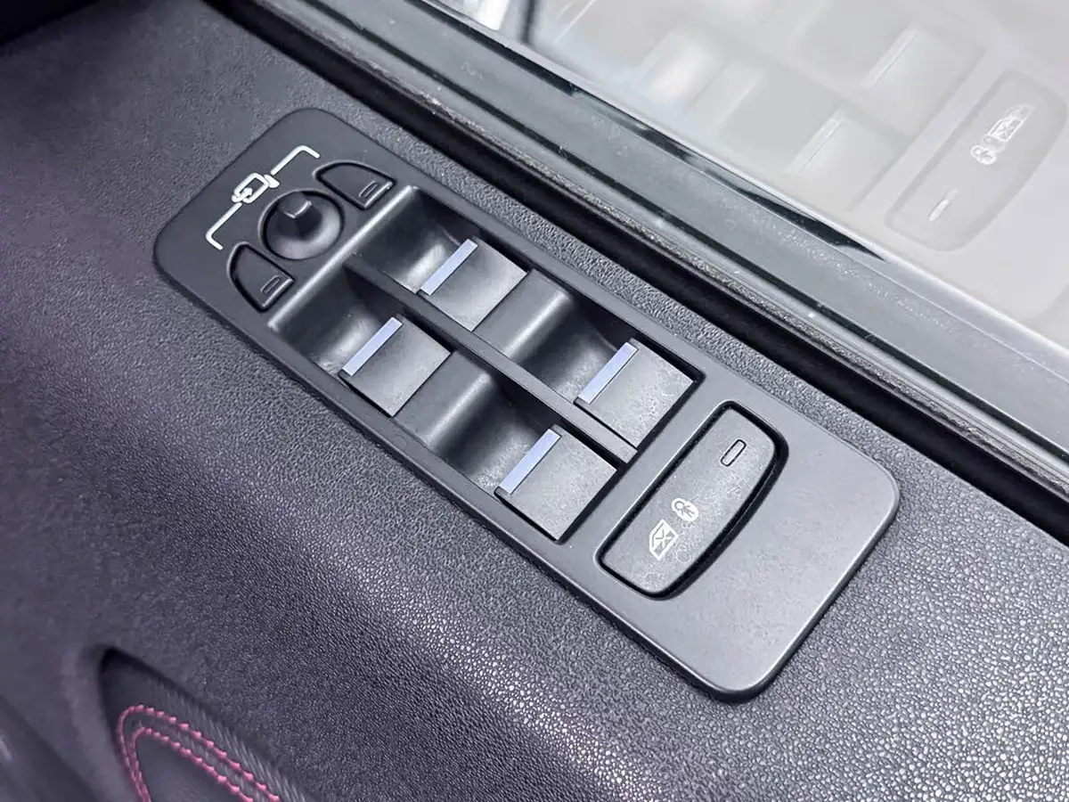 2021-land-rover-discovery-sport-20-d165-r-dynamic-s-plus-big-14