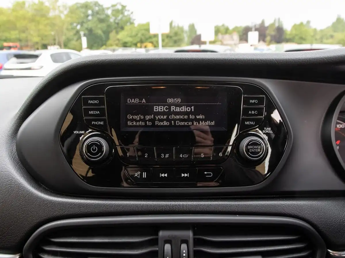 2018-fiat-tipo-14-easy-hatchback-big-21