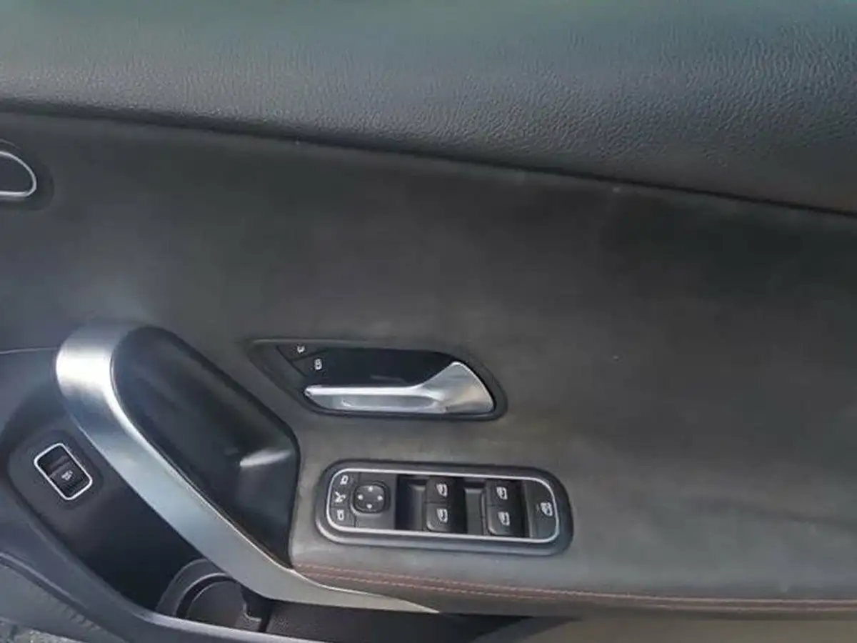 2021-mercedes-benz-a-class-13-a180-amg-line-executive-saloon-4d-7g-dct-big-10