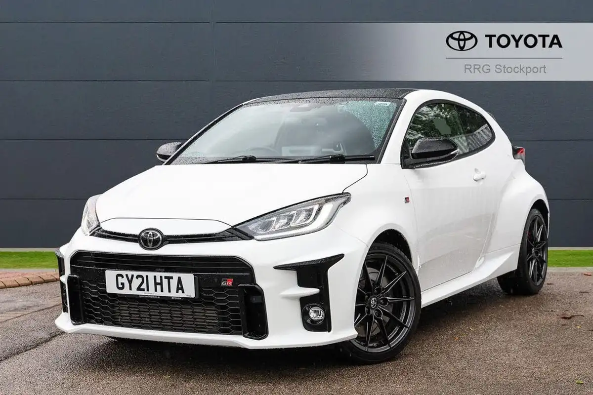 2021-toyota-yaris-16-gr-circuit-pack-big-2