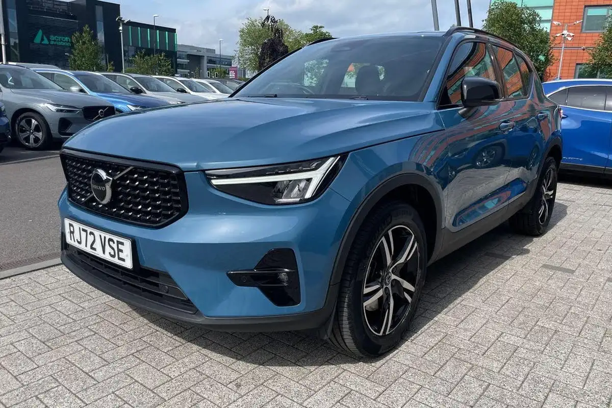 2022-volvo-xc40-20-b3-plus-big-10