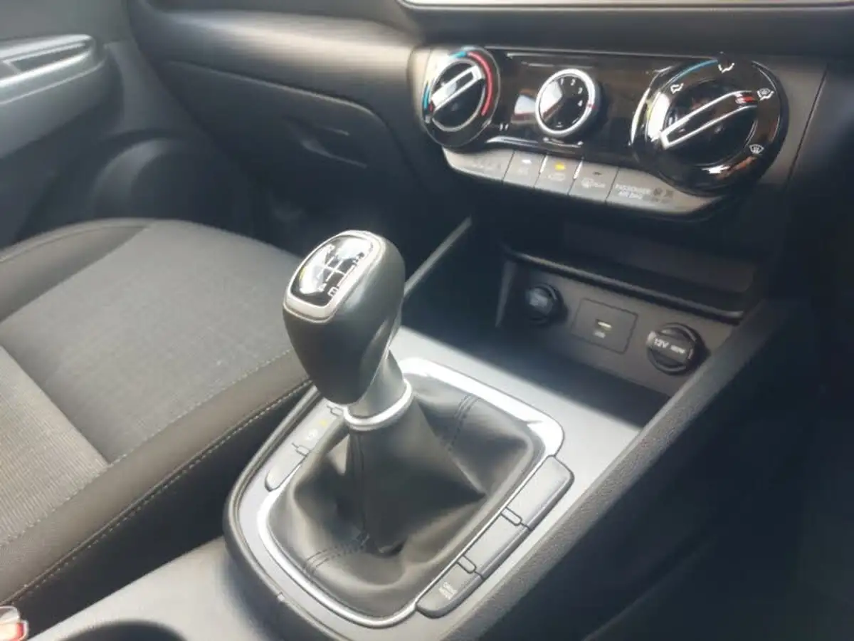 2022-hyundai-kona-10-t-gdi-se-connect-big-13