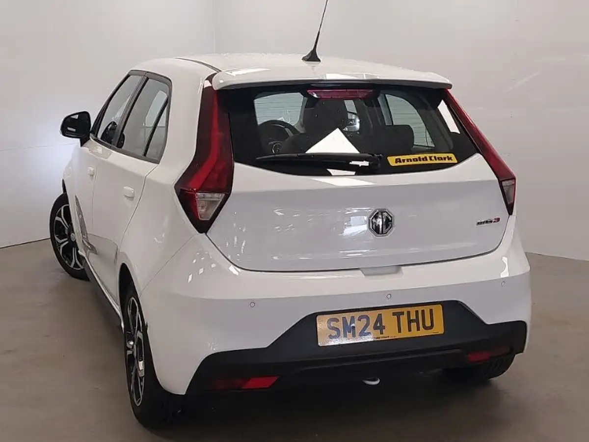 2024-mg-mg3-15-vti-tech-exclusive-nav-big-1