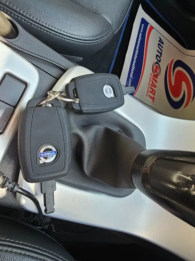 2011-volvo-c30-16td-se-lux-115bhp-big-13
