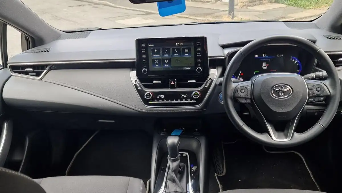 2020-toyota-corolla-18-vvt-i-design-trk-touring-sports-5d-big-16