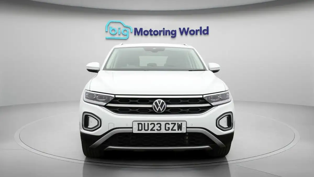 2023-volkswagen-t-roc-15-tsi-style-hatchback-5d-big-2