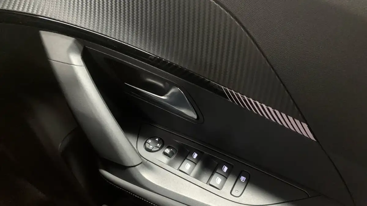 2024-peugeot-2008-suv-e-allure-136ps-50kwh-big-21