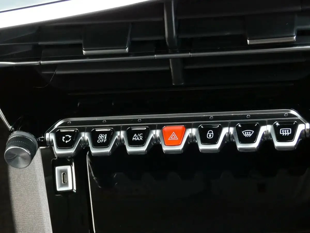 2020-peugeot-2008-suv-12-puretech-allure-100bhp-big-21