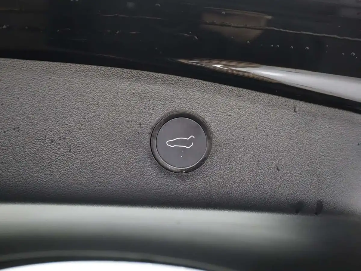 2022-tesla-model-3-e-rwd-big-10