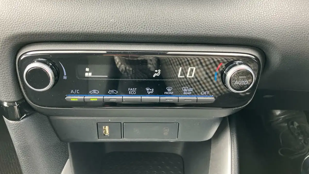 2021-toyota-yaris-15-vvt-i-design-big-24