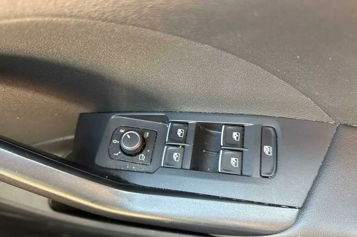 2022-volkswagen-t-cross-15-tsi-r-line-big-28