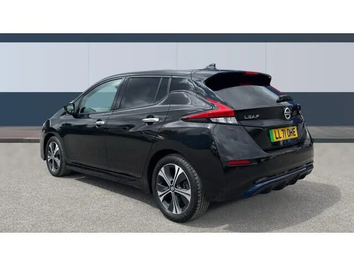 2022-nissan-leaf-e-tekna-big-1