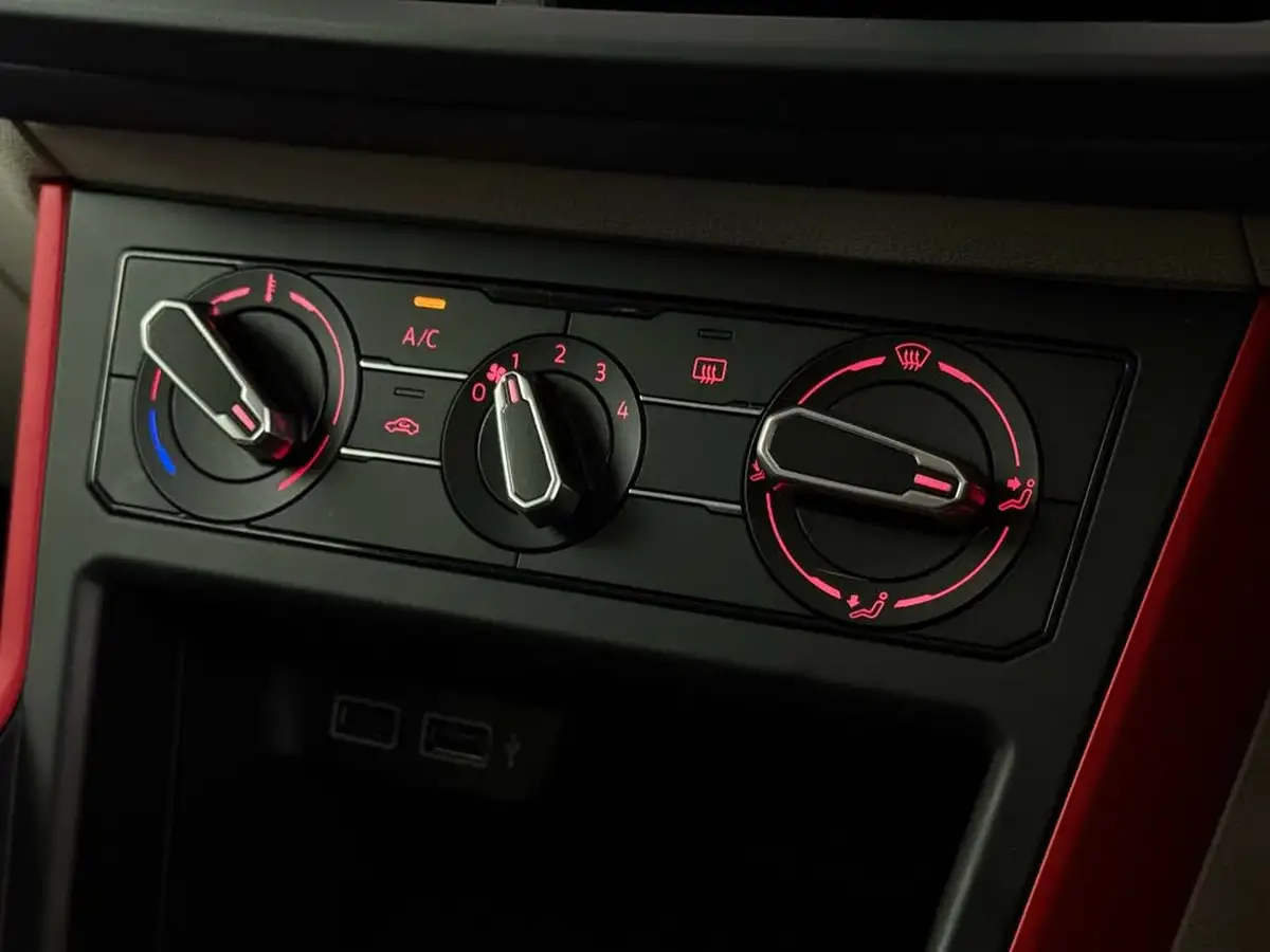 2020-volkswagen-polo-10-beats-80ps-big-35