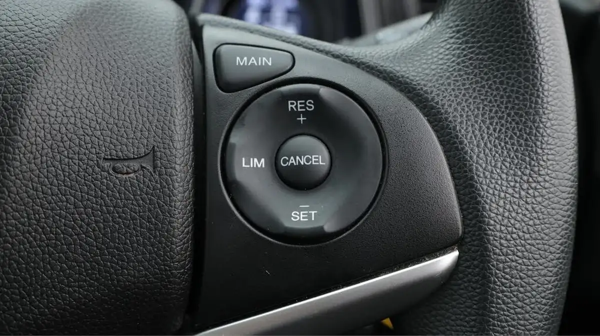 2019-honda-jazz-13-i-vtec-s-big-24