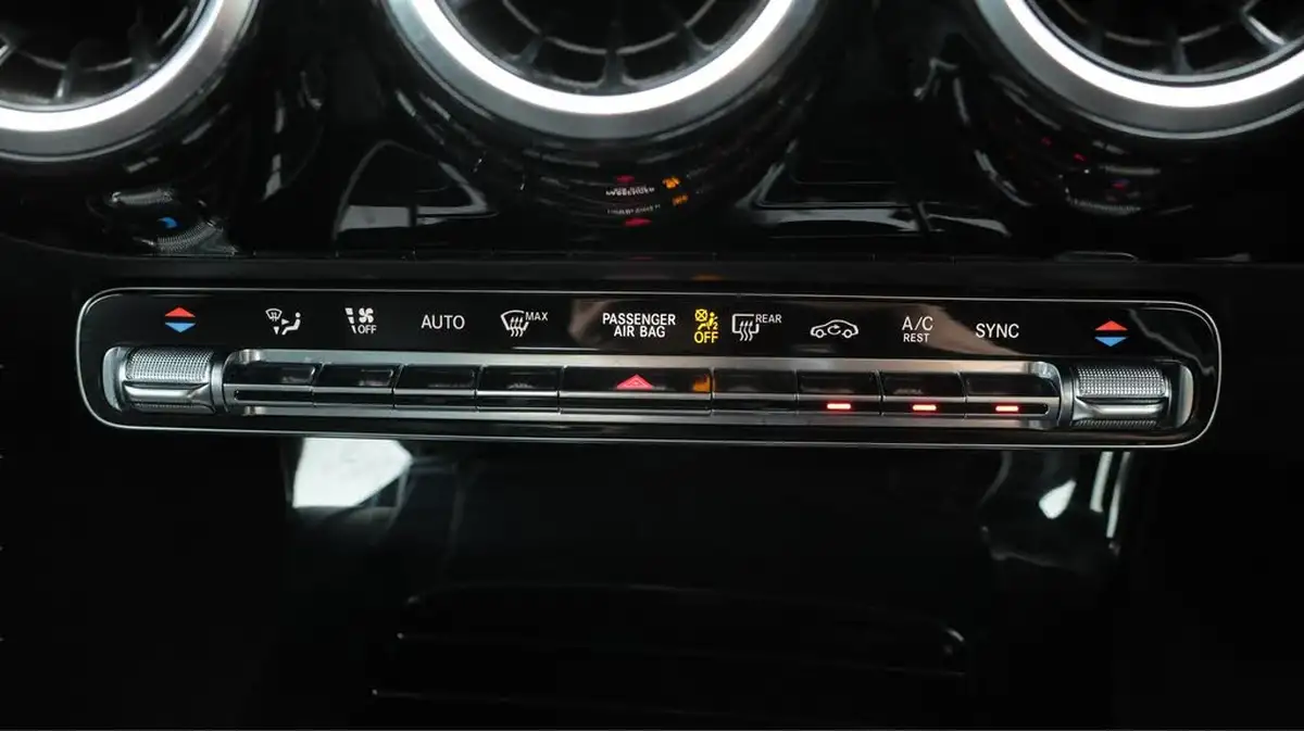 2019-mercedes-benz-a-class-15d-a180d-sport-hatchback-5d-7g-dct-big-12