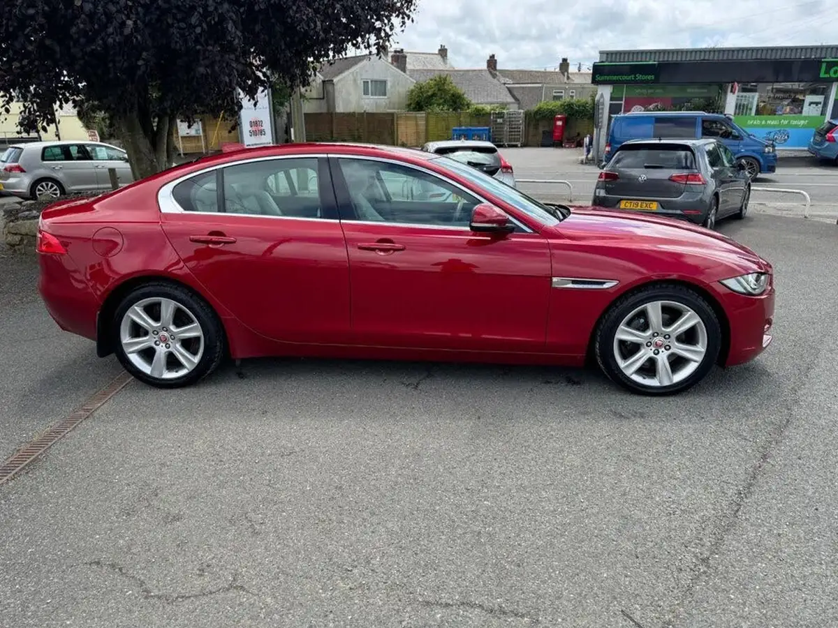 2017-jaguar-xe-20d-portfolio-180ps-1999cc-auto-big-1