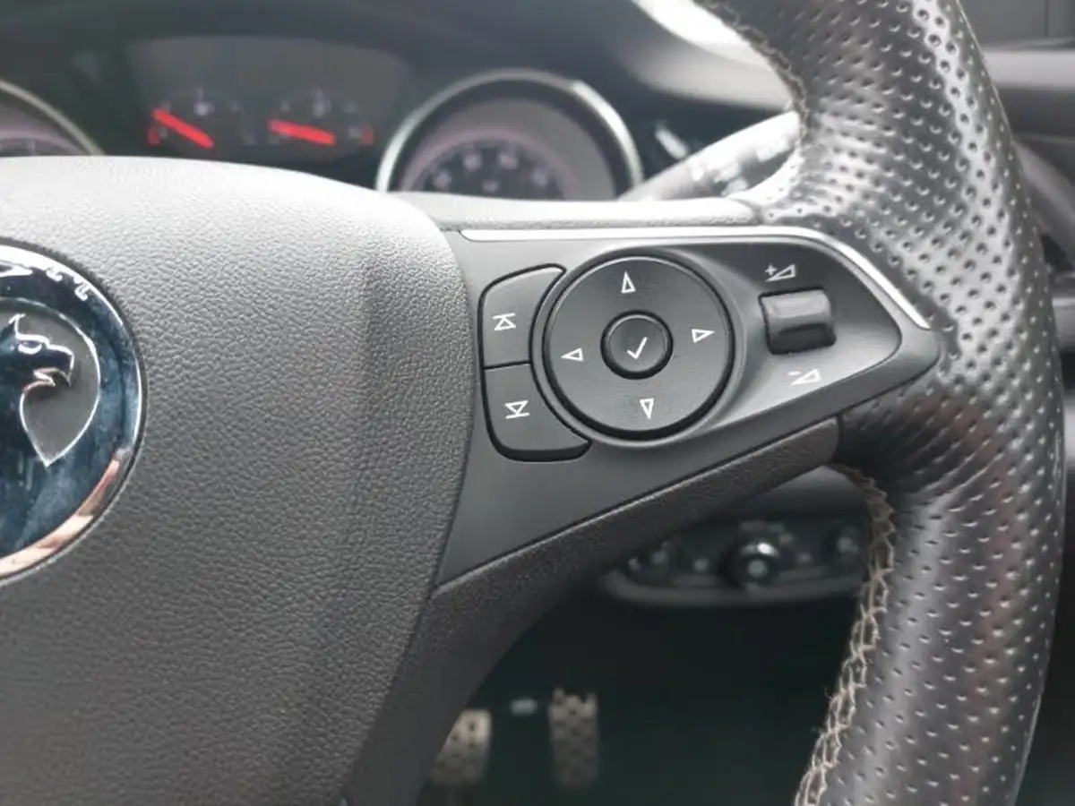 2018-vauxhall-insignia-grand-sport-20td-sri-vx-line-nav-big-14