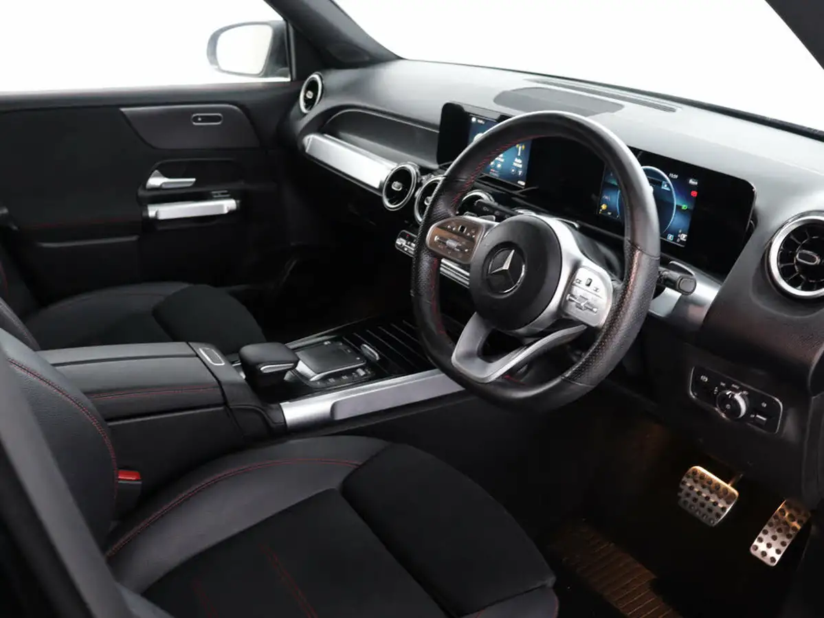 2021-mercedes-benz-glb-class-13-glb200-amg-line-7g-tronic-big-35