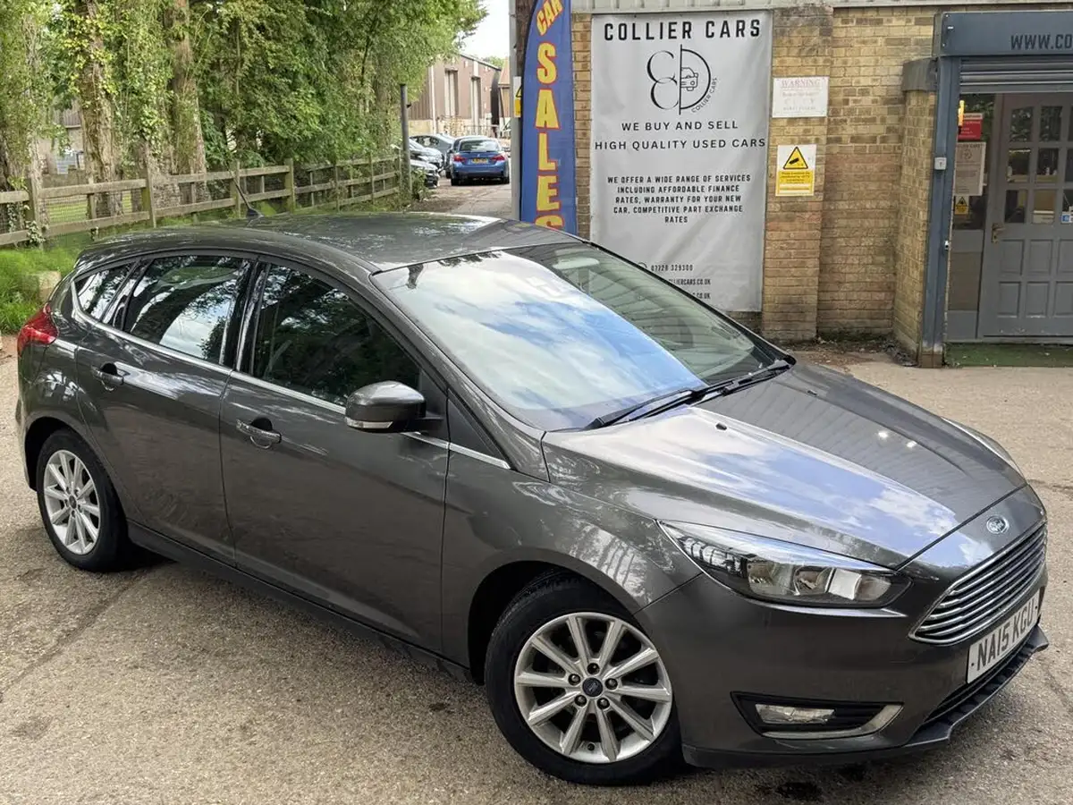 2015-ford-focus-10-titanium-t-125ps-hatchback-big-5