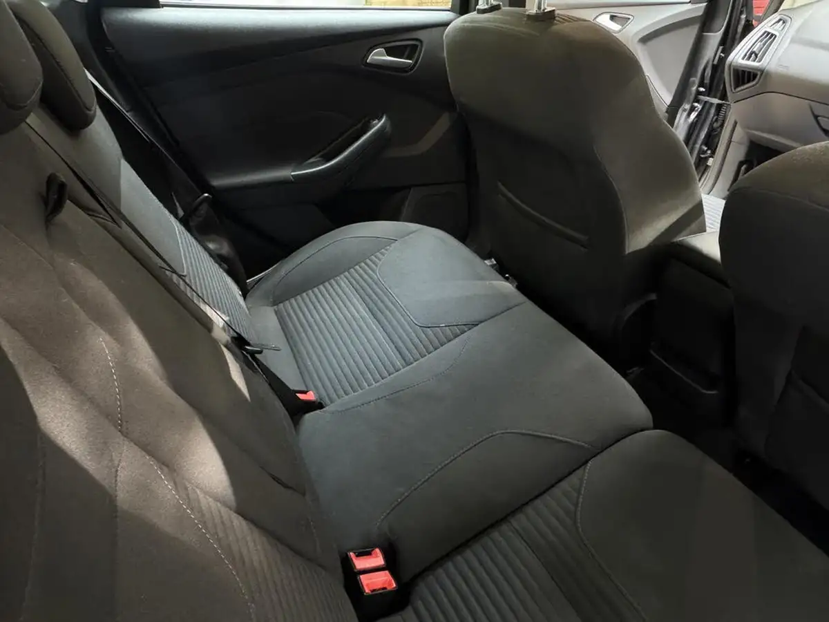 2015-ford-focus-10-titanium-t-125ps-hatchback-big-33