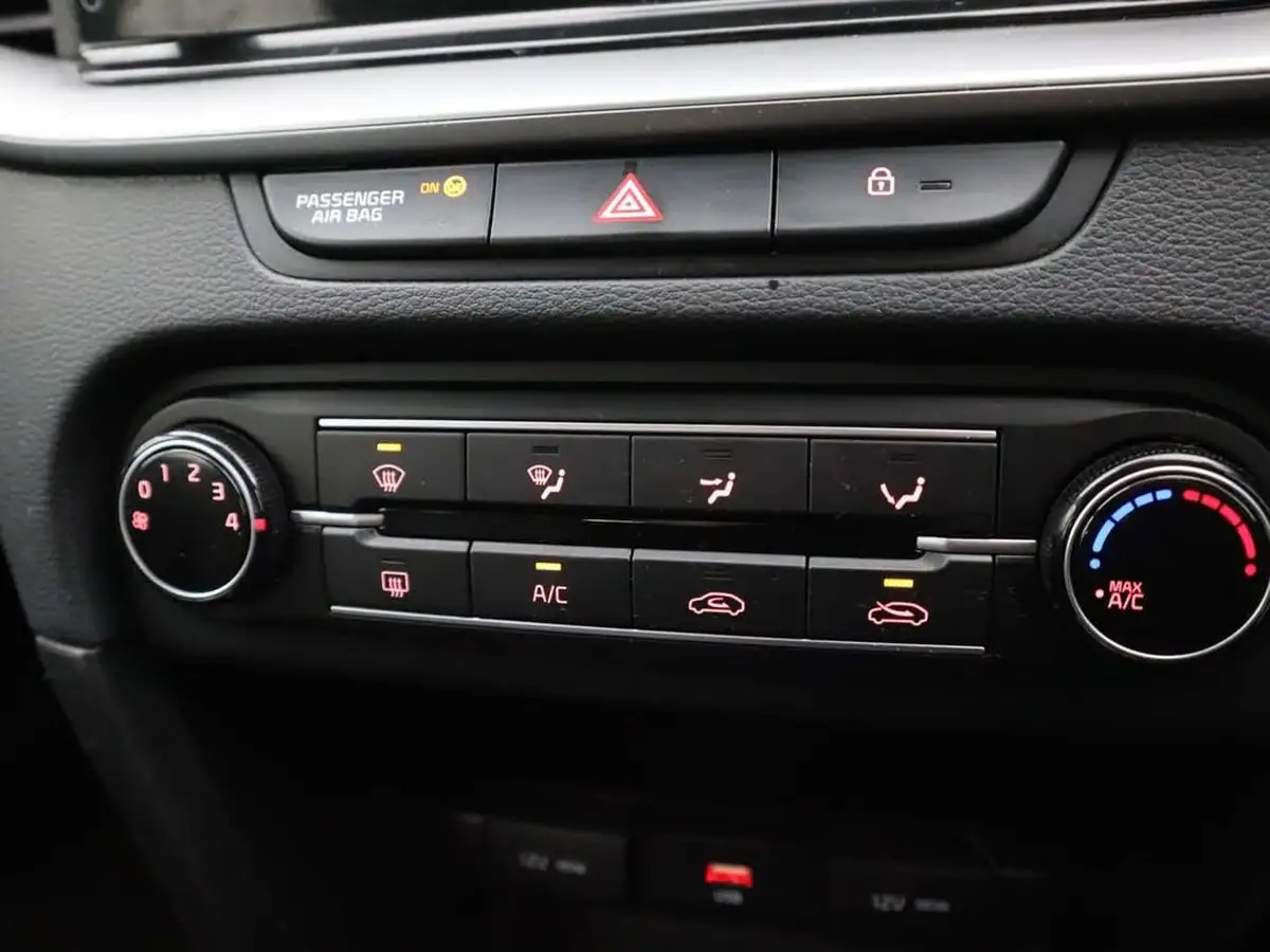 2022-kia-ceed-10-t-gdi-2-sportswagon-big-15