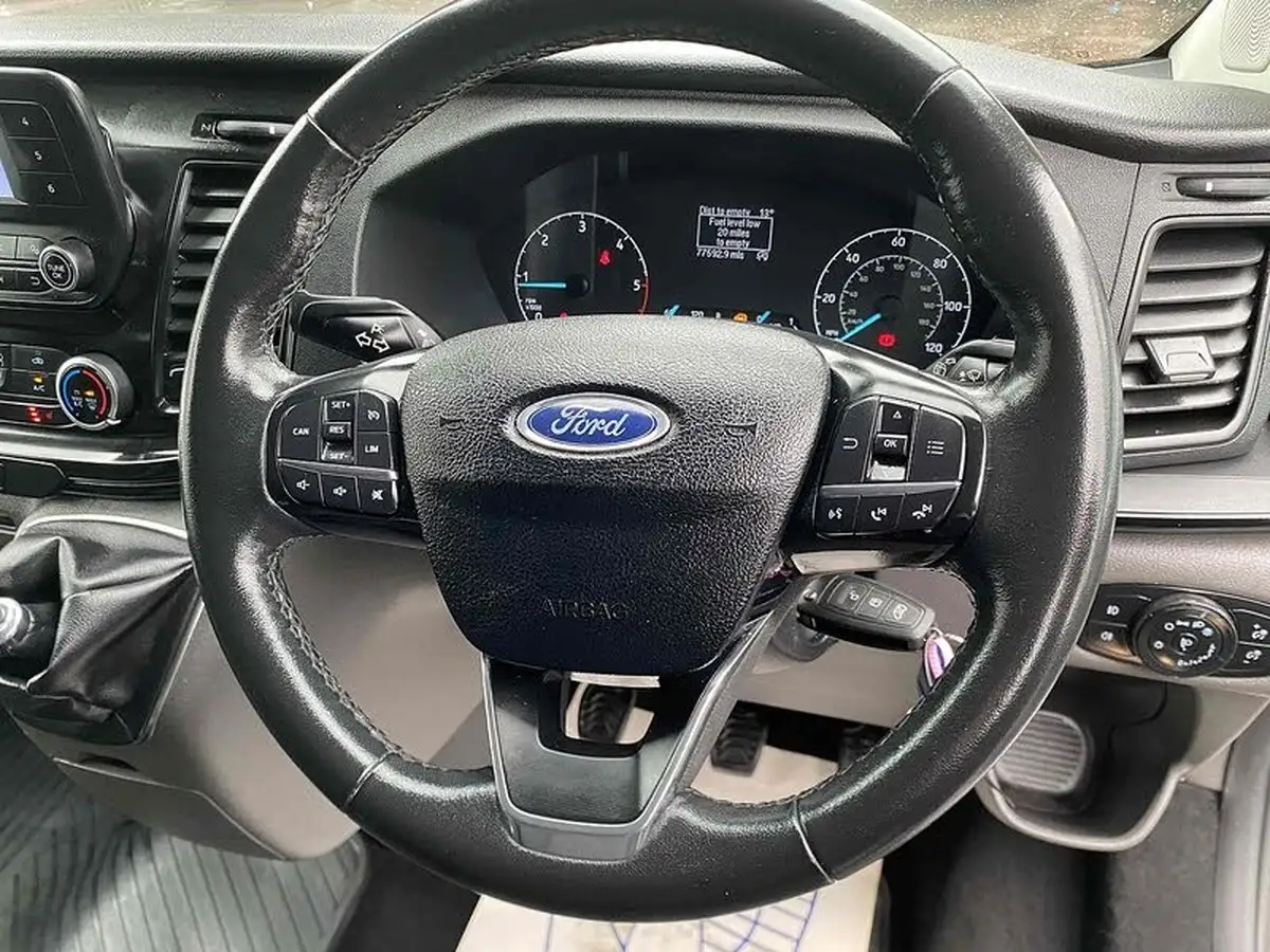 2018-ford-tourneo-custom-20tdci-320-l2-zetec-130ps-big-19