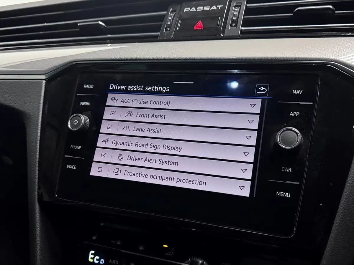 2021-volkswagen-passat-14-tsi-gte-estate-5d-big-55