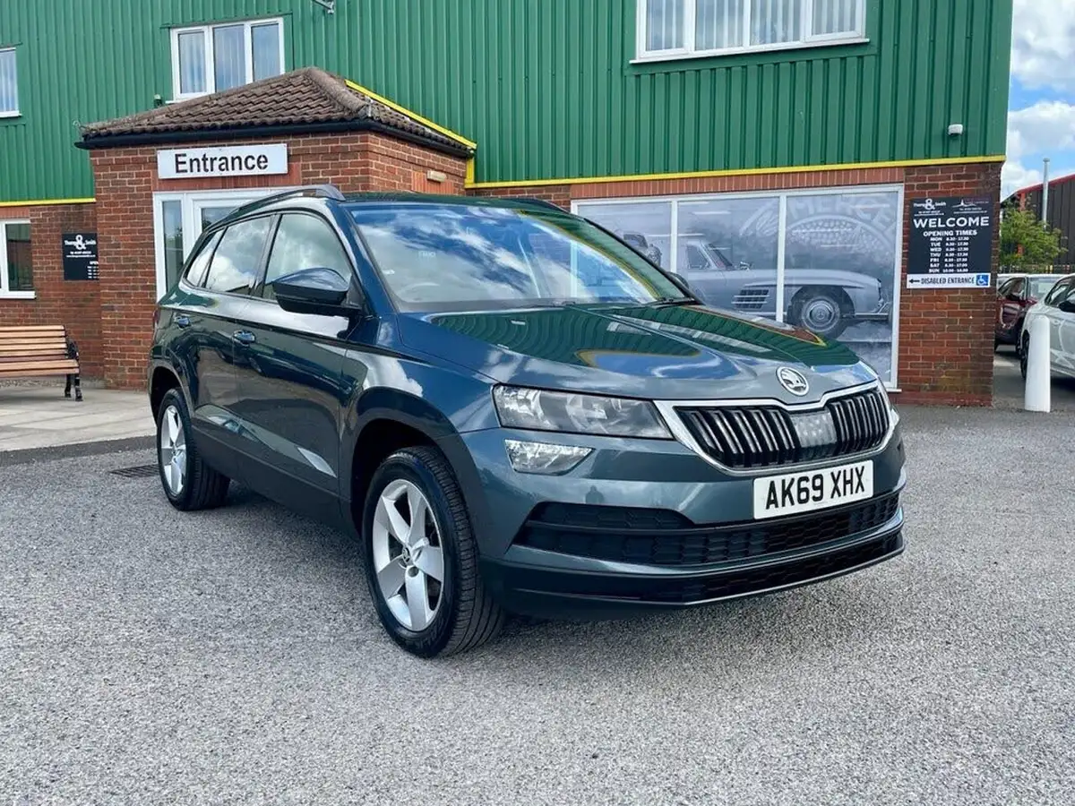 2019-skoda-karoq-16tdi-se-big-1